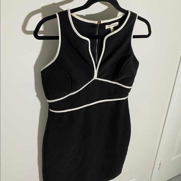 Black and White Dress - Picture 4 of 6